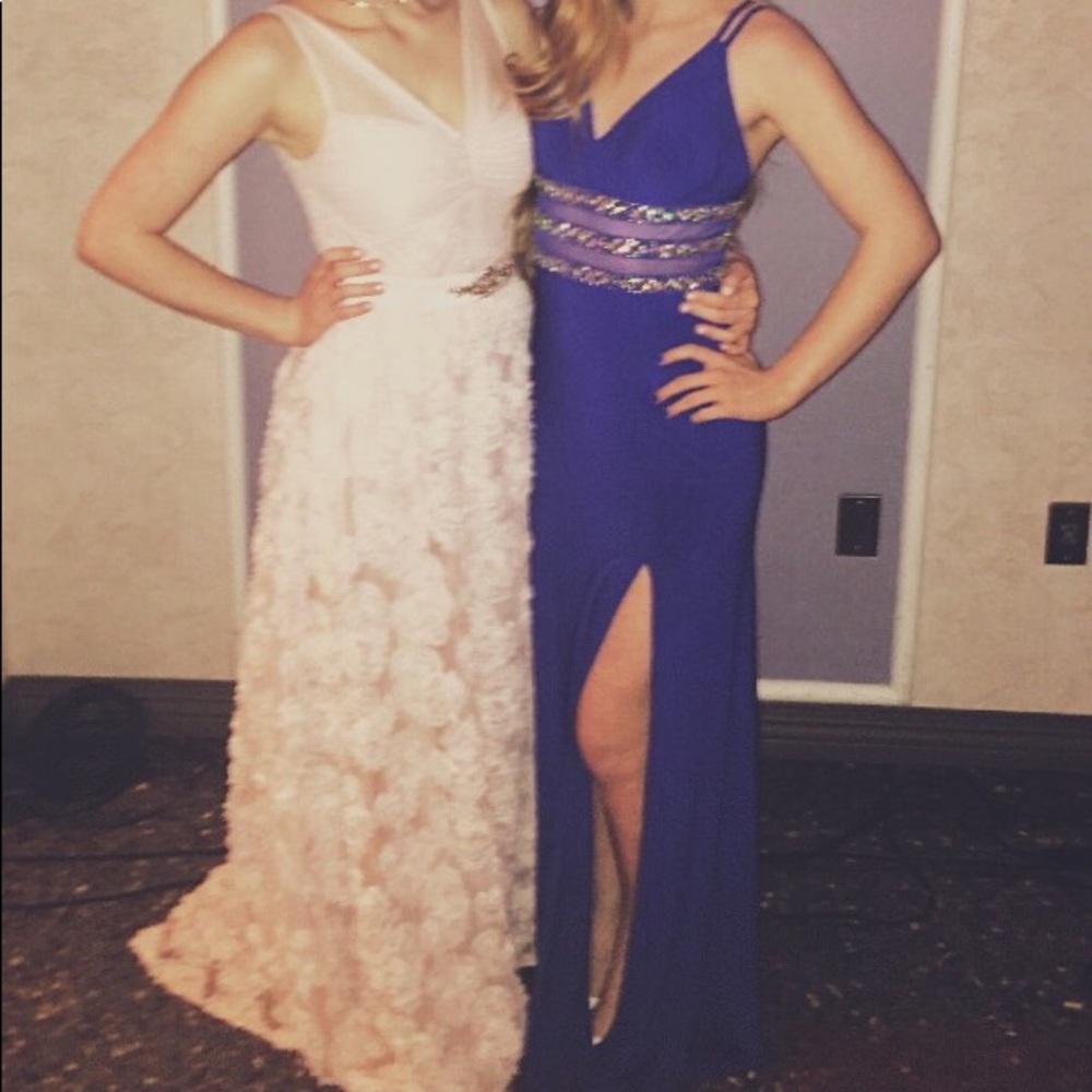 royal blue form fitting prom dress